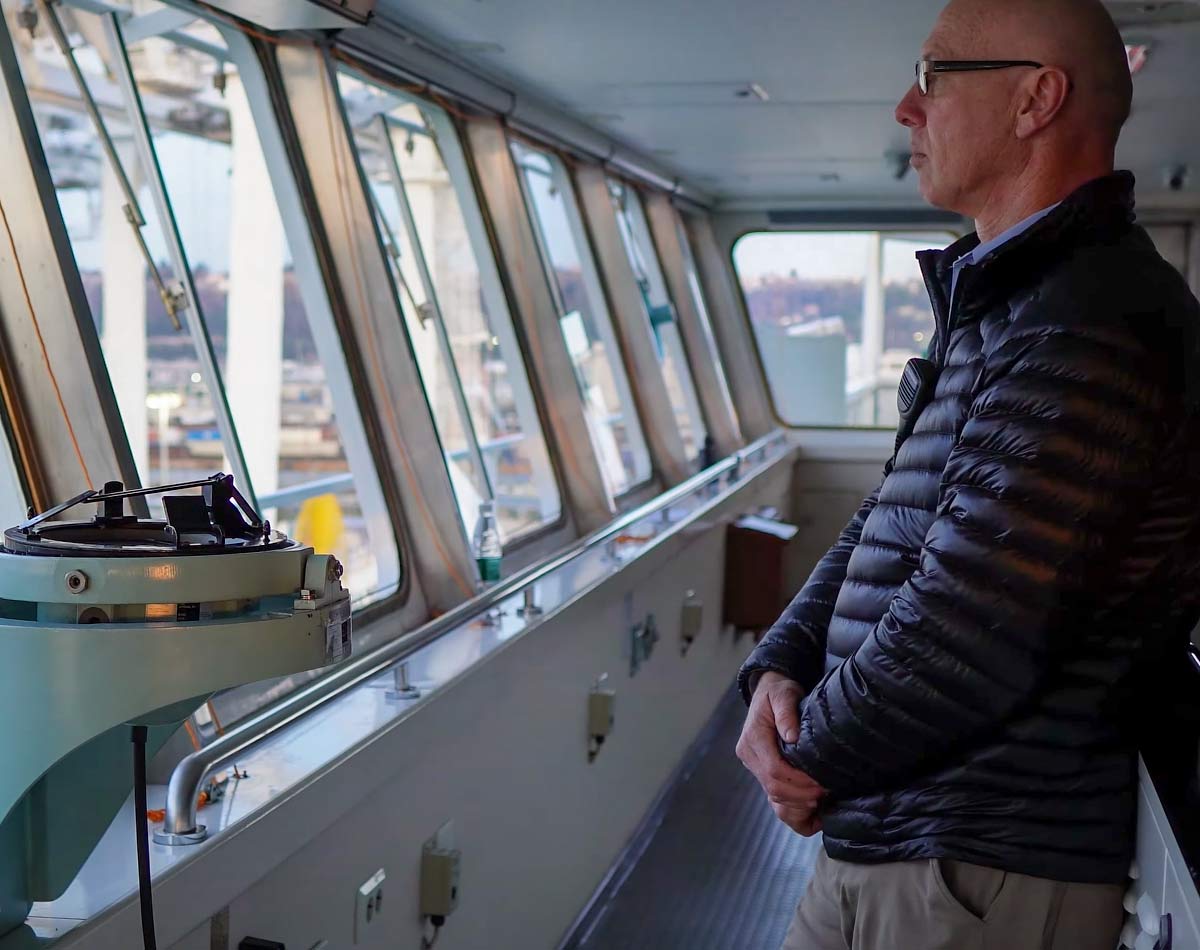 Expand-your-maritime-knowledge-2 captain driving a huge container ship